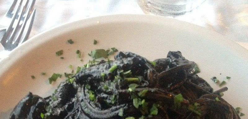 piatto di pasta sul mare a filicudi